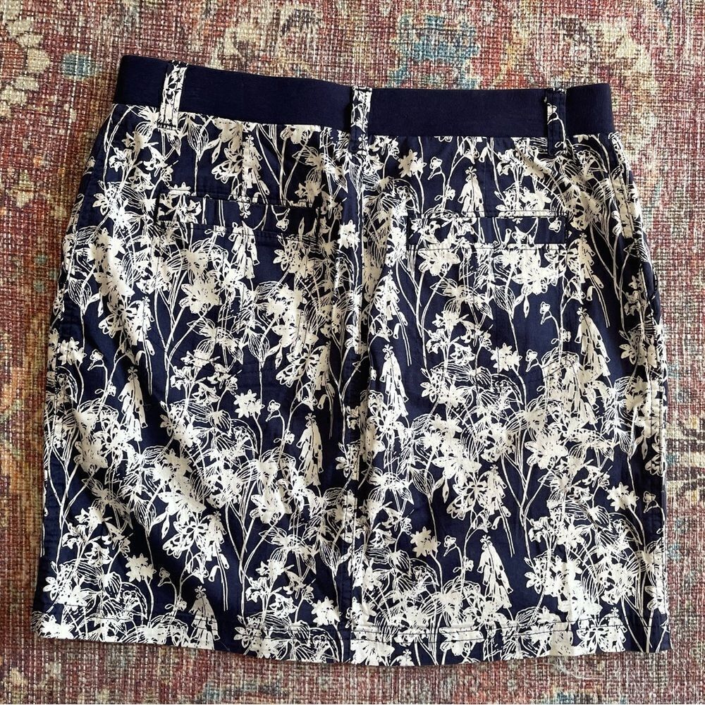 Women’s 6 Lee Riders mid rise Floral Navy and White Skort with pockets - Picture 9 of 11